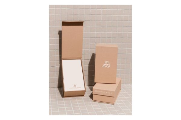 Vertical Memo Pads in a Rectagular Rigid Box with Magnetic Closure | 4.5 x 6 Inches
